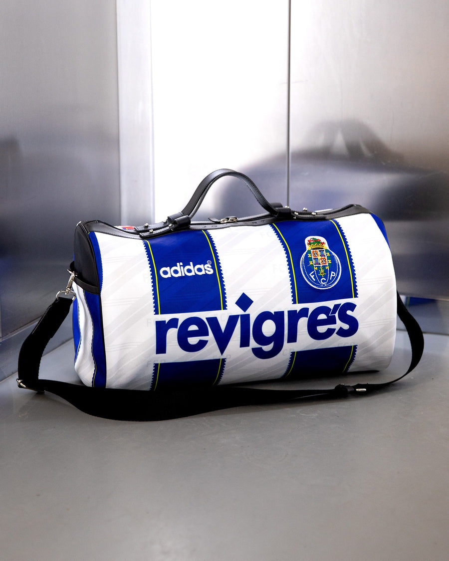 Le sac FC Porto posé au sol, sponsor Revigrés