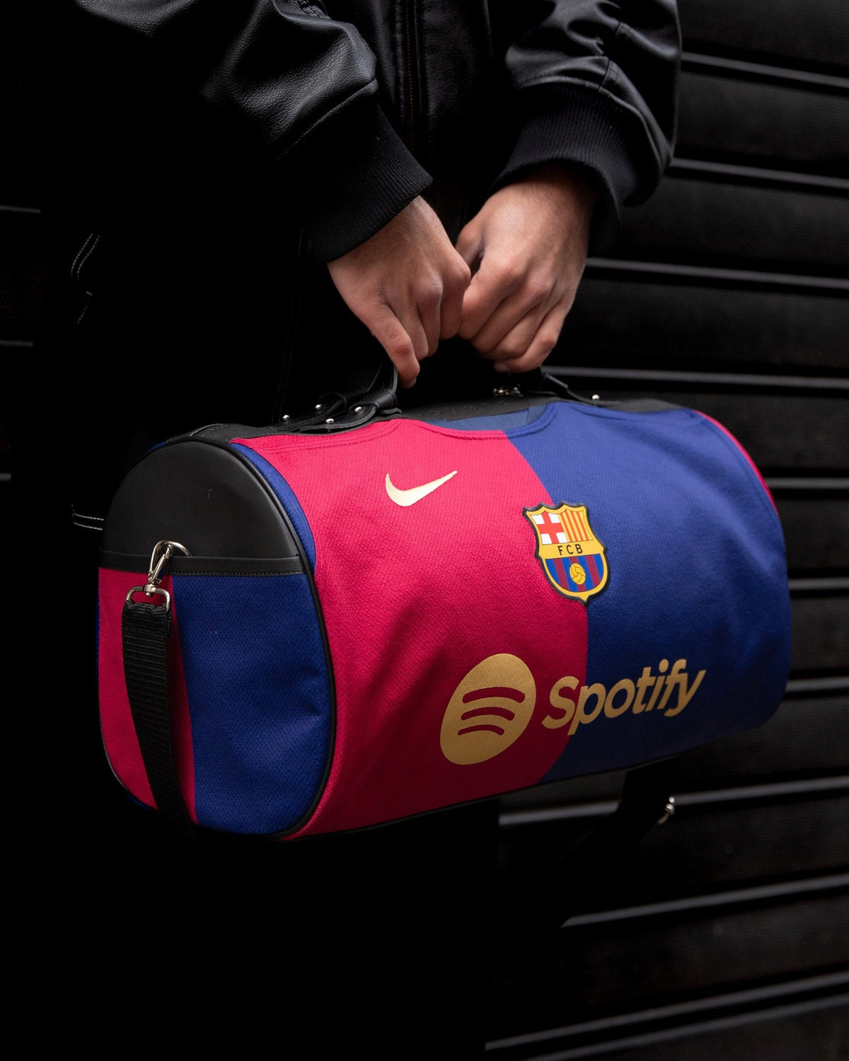 Sac JOUBERT fait du maillot domicile du FC Barcelone, grenat et bleu, sponsor Spotify
