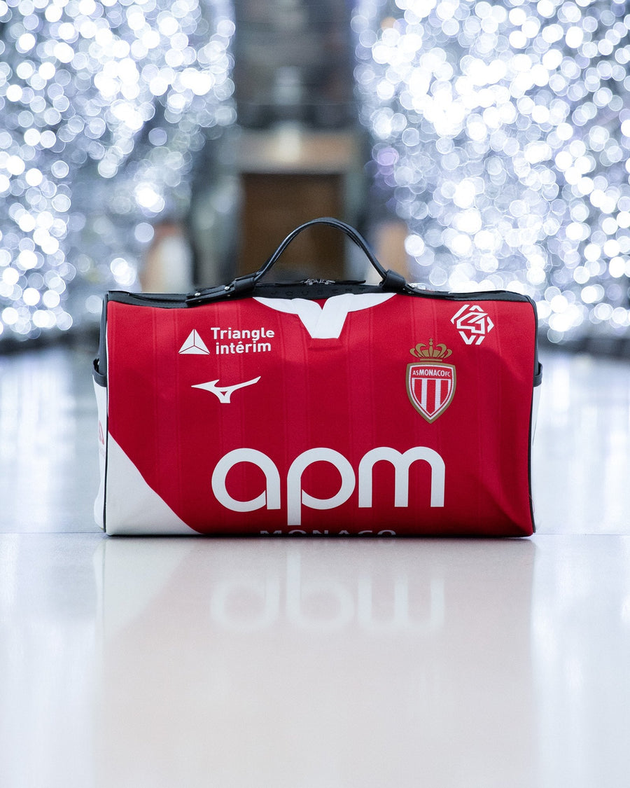 Sac 45 Métamorphose taillé dans le maillot rouge de l'AS Monaco, sous les lumières de Beaugrenelle