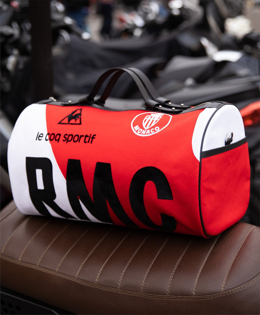 Sac 45 Métamorphose taillé dans un maillot de l'AS Monaco au sponsor RMC, posé sur une moto